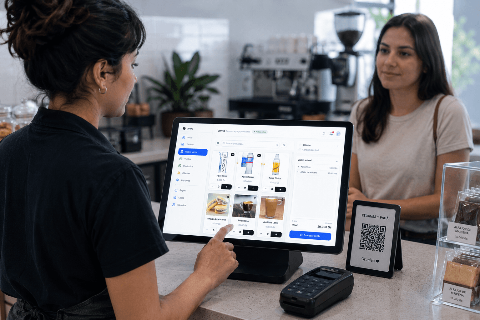 Cajero usando DiPOS en un comercio con facturación electrónica integrada